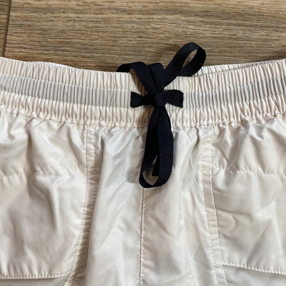 The North Face Outline Shorts in Gardenia White Pride Collection - Picture 6 of 9